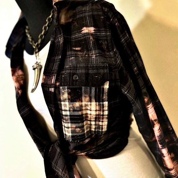 Flannel tie dye shirt with skull on back. NECKLACE FOR SALE. SOLD SEPARATELY - Picture 4 of 6